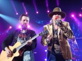 Concerts 2012 0605 paris alphaxl 187 Guns N' Roses